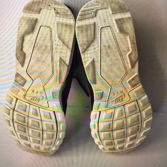 Nike 844890 Women Air Max Motion Print Lightweight Sneakers Size 8 - Picture 4 of 5